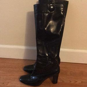 Black heeled boots